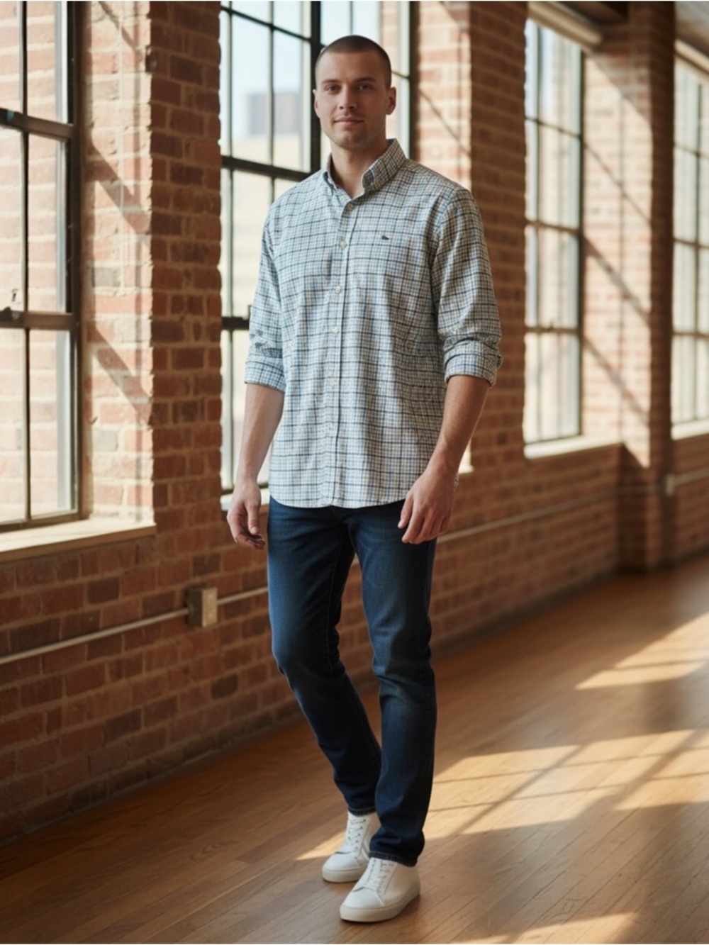 Vineyard Vines Men's White and Blue Checkered Shirt